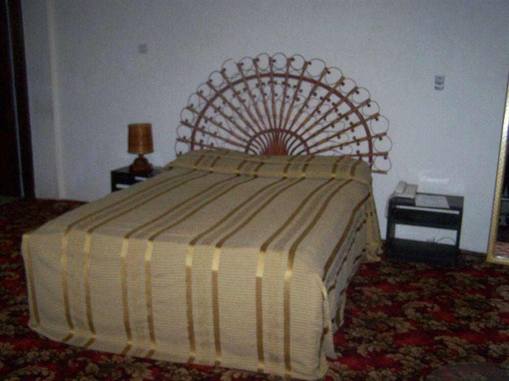 Hotel Azur Яунде Екстер'єр фото