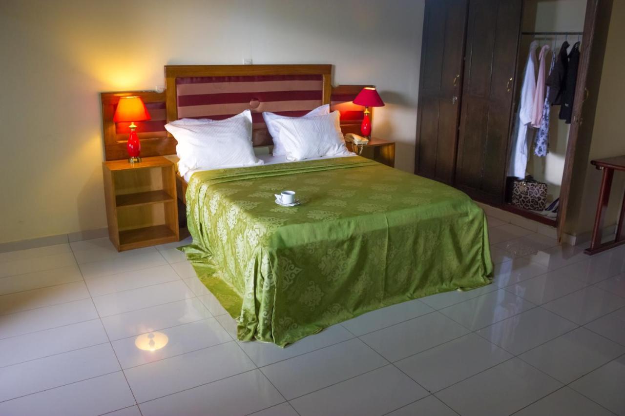 Hotel Azur Яунде Екстер'єр фото