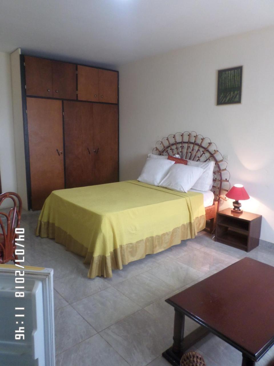 Hotel Azur Яунде Екстер'єр фото
