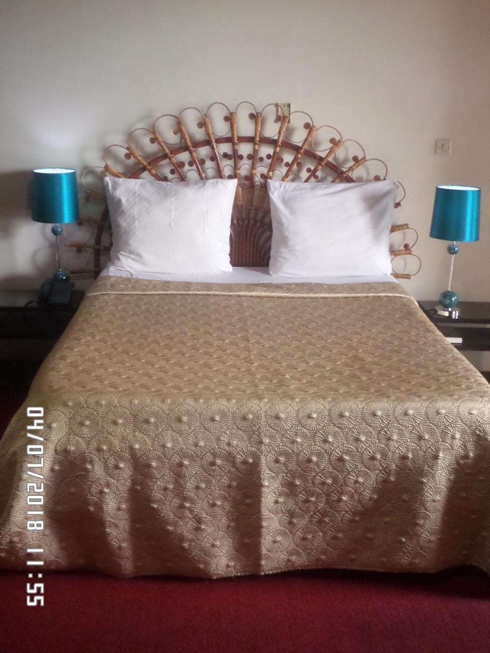 Hotel Azur Яунде Екстер'єр фото