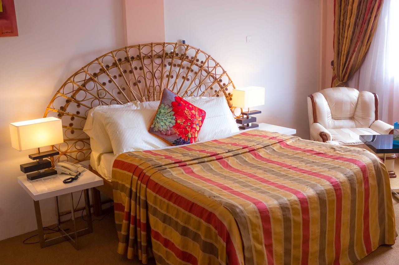 Hotel Azur Яунде Екстер'єр фото