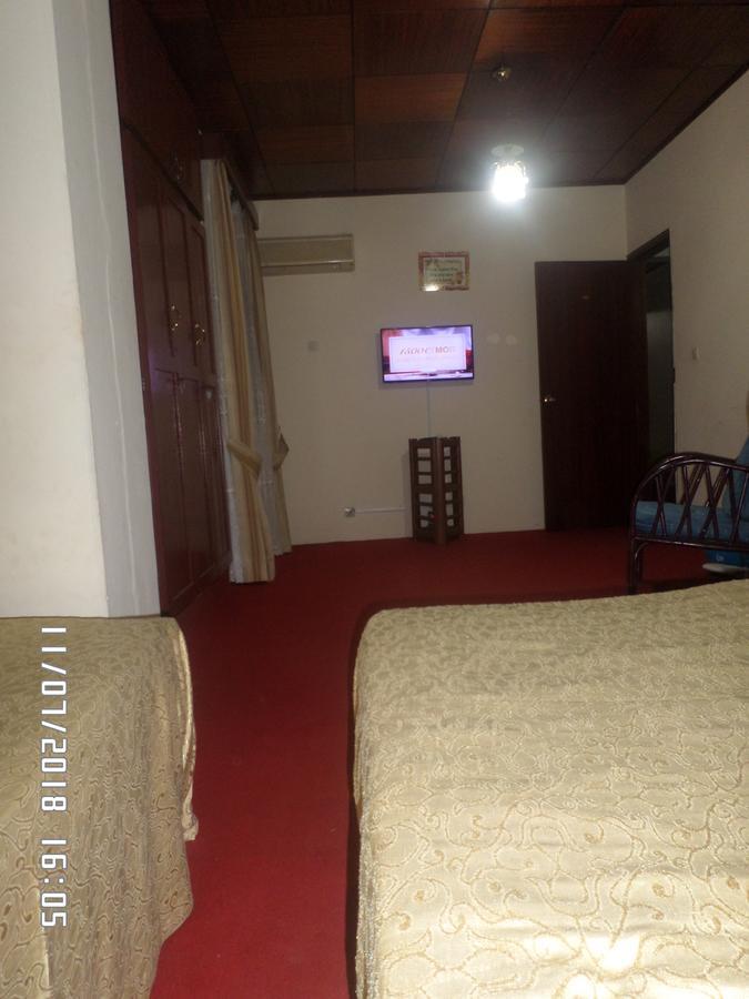 Hotel Azur Яунде Екстер'єр фото