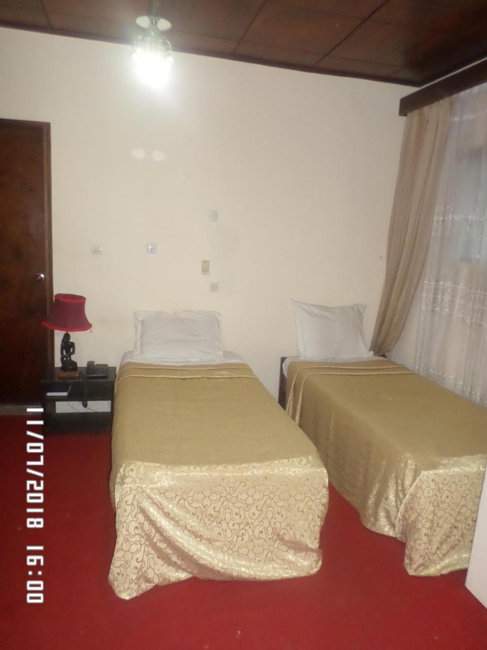 Hotel Azur Яунде Екстер'єр фото