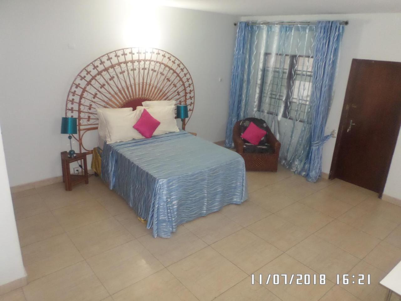 Hotel Azur Яунде Екстер'єр фото