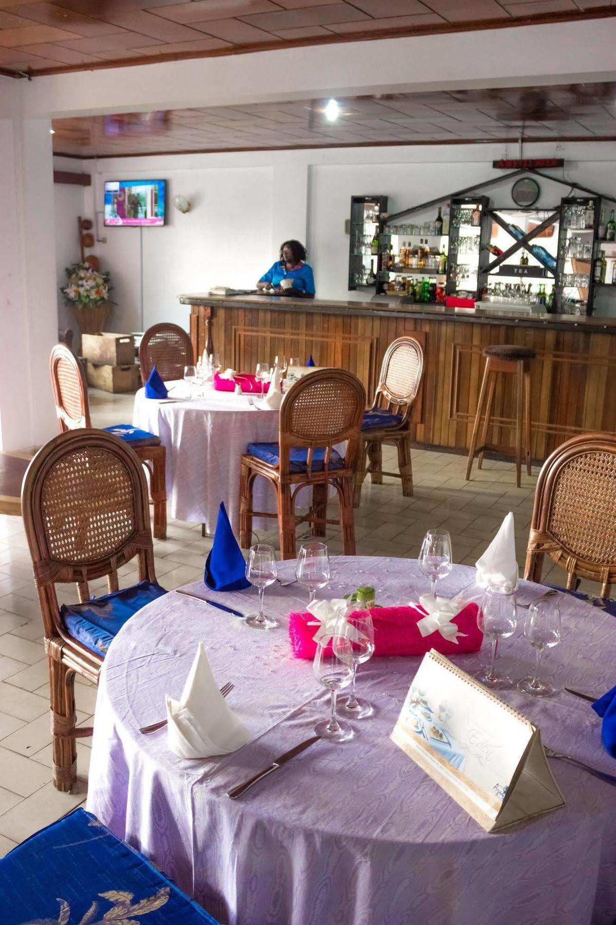 Hotel Azur Яунде Екстер'єр фото